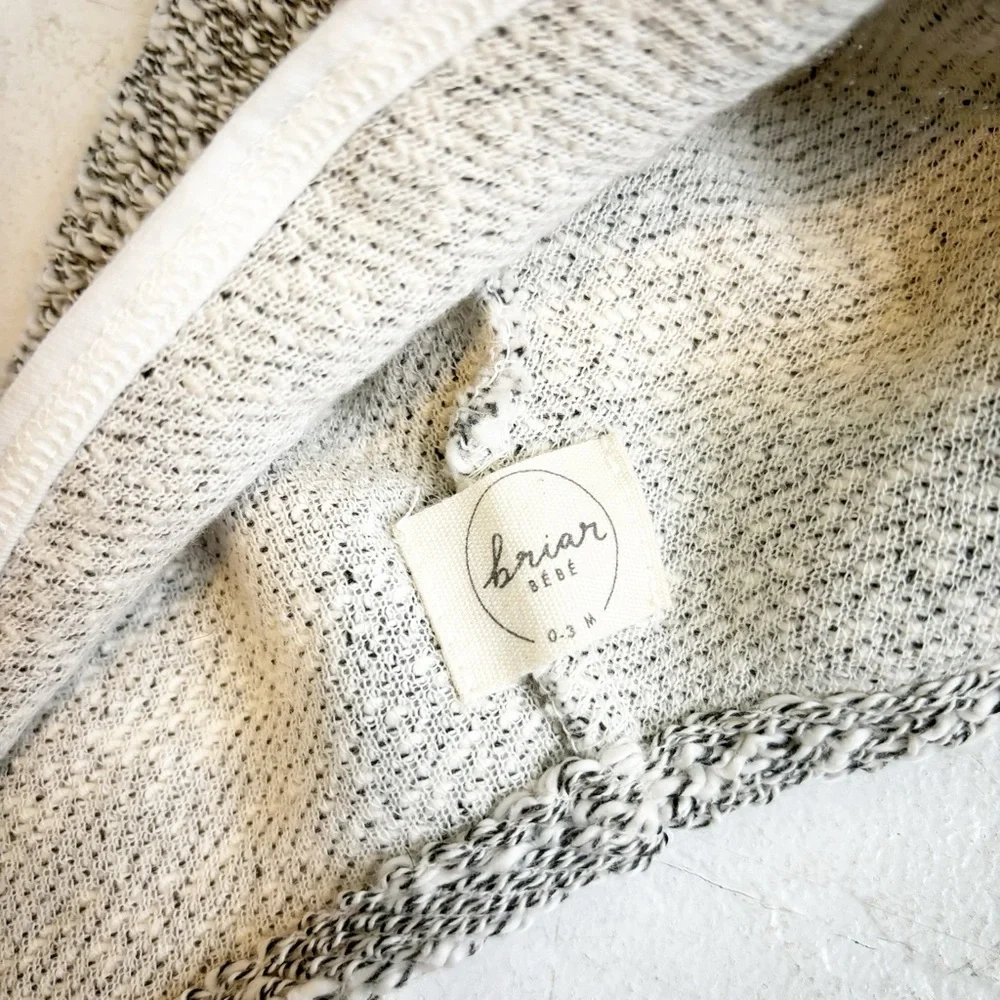 Briar Bebe Bonnets Speckled Ivory Gray Size 0-3 Months EUC